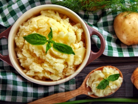 Картофено пюре с ябълки, течна сметана и масло - снимка на рецептата